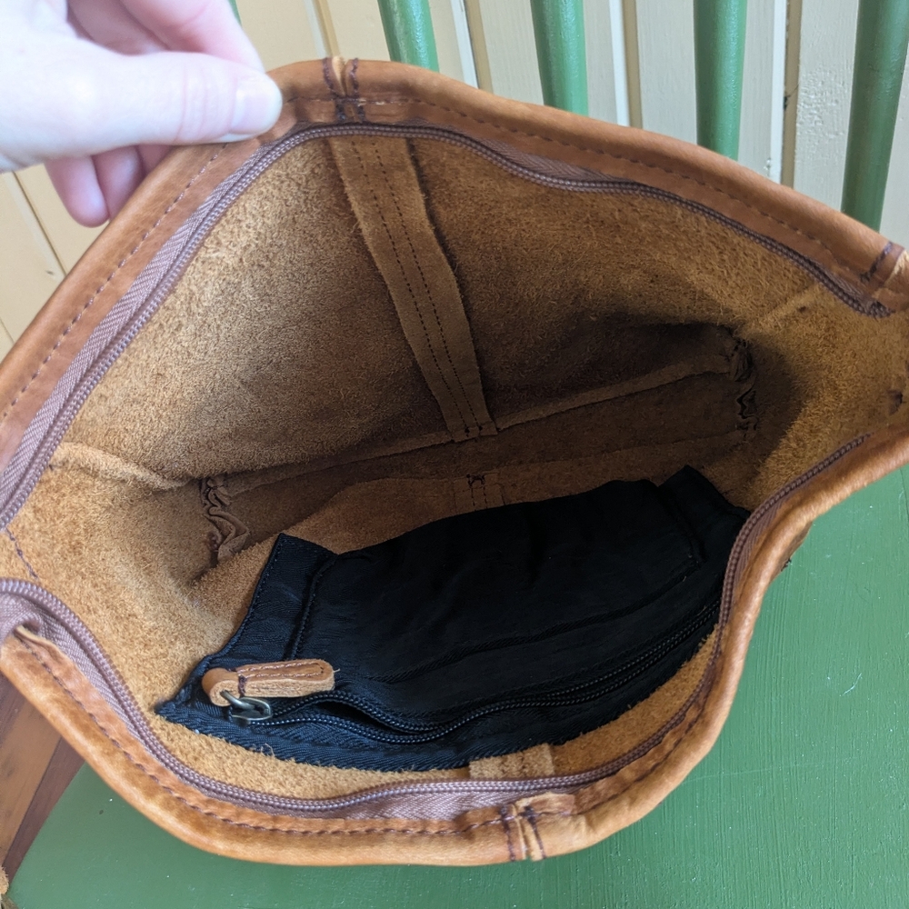 Duluth Trading Company Tan Leather Crossbody Bag - Picture 8 of 9